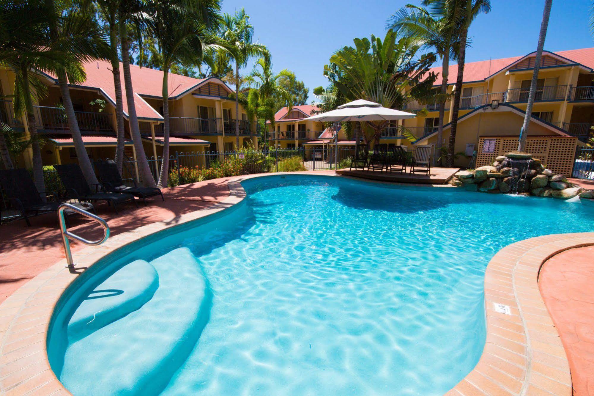 At Beach Court Holiday Villas Airlie Beach Exterior foto